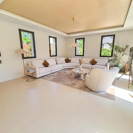 Bonaventure Villa *